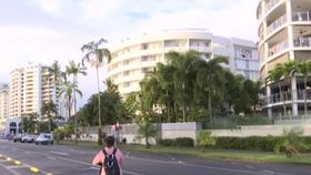 VIDEO Elicopter prăbușit peste hotel, turiști evacuați. Pilotul nu a supraviețuit
